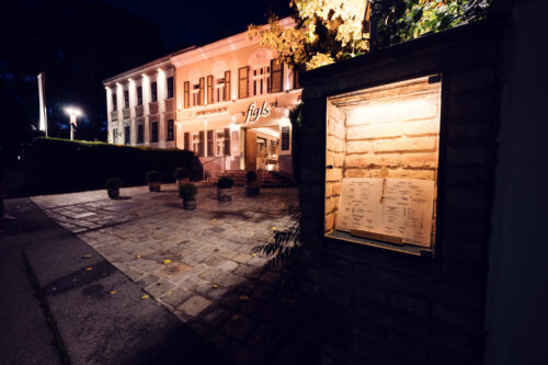 Front facade and entrance of Figls in Vienna.