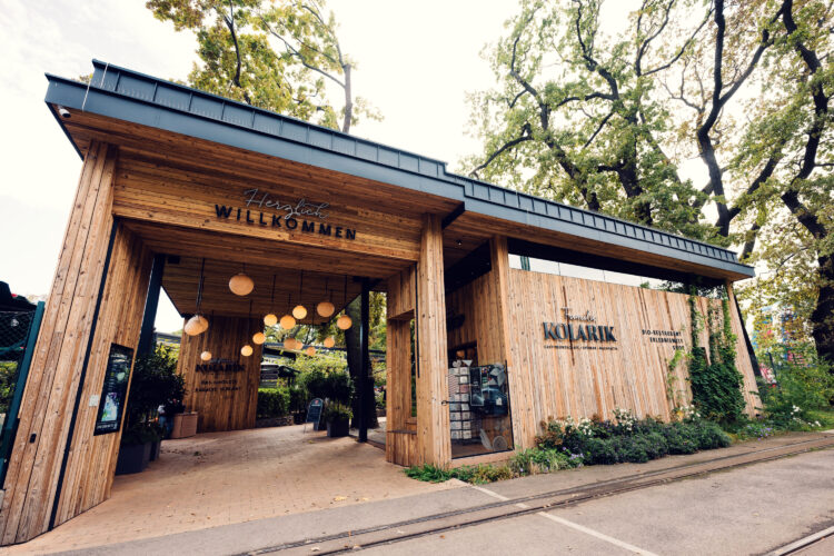 Grand entrance of Luftburg Kolarik, welcoming guests to a memorable Viennese dining experience.