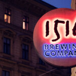 1516 Brewing Company Schild im Winter