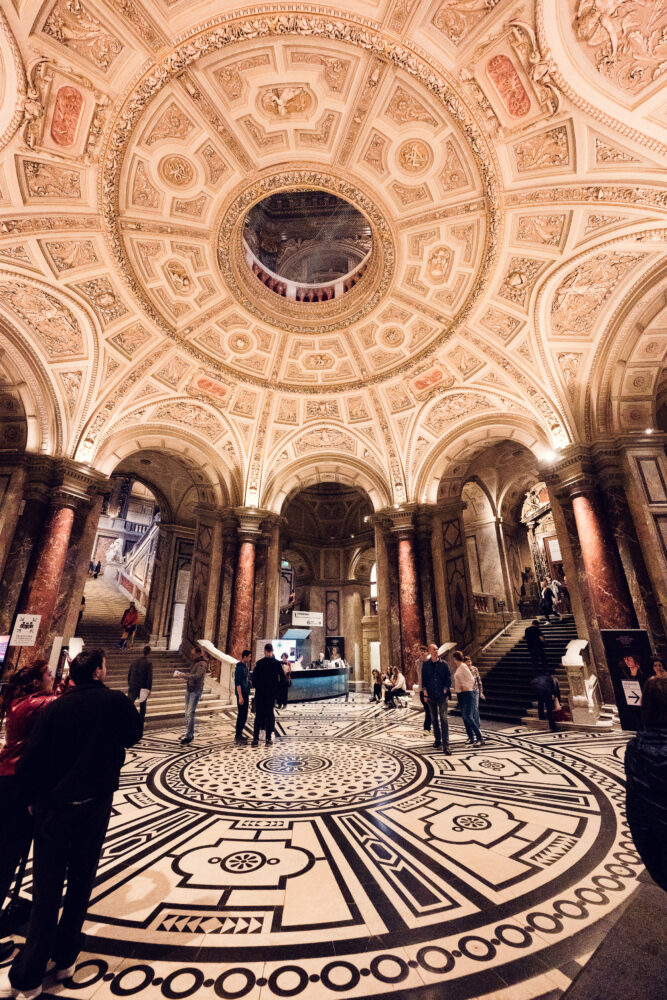 Fascinating entrance area at the Kunsthistorisches Museum Vienna