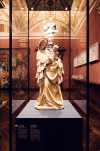 Maria mit Kind, sog. Krumauer Madonna im Raum XXXVI des Kunsthistorischen Museum Wien