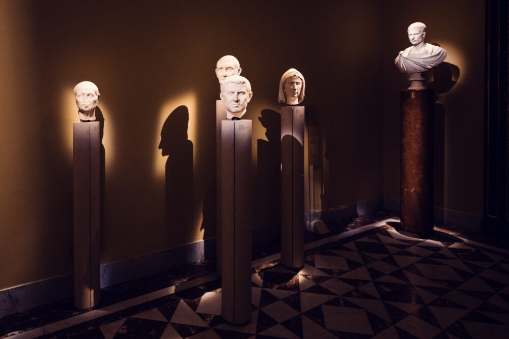 Beautiful play of light with busts from the Antiquities Collection of the Kunsthistorisches Museum in Vienna