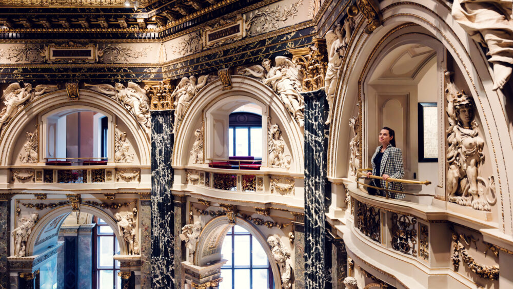 Beautiful photo spot with a view of the Kunsthistorisches Museum Café-Restaurant.