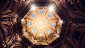 The architecture of the famous Kuppelhalle in the Kunsthistorisches Museum Café-Restaurant