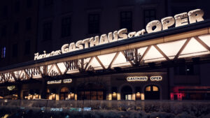 Plachuttas Gasthaus zur Oper Sign by Night