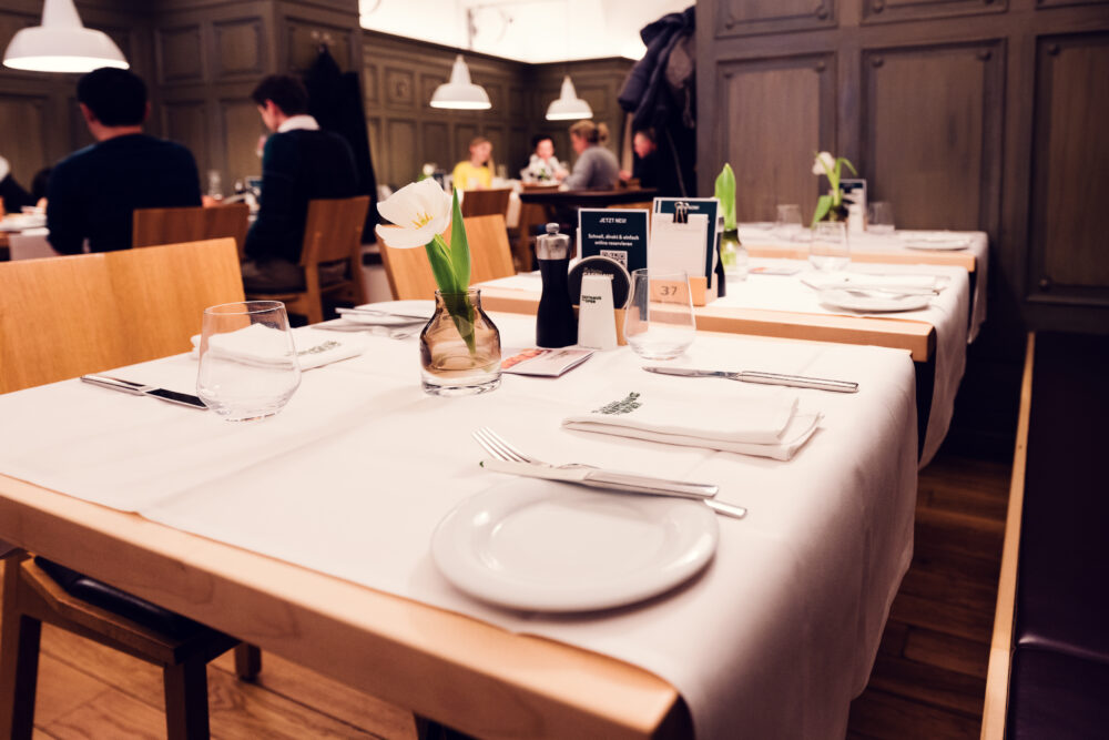 Table at Plachuttas Gasthaus zur Oper