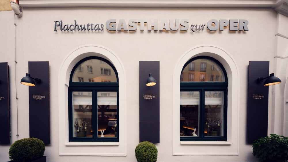 Plachuttas Gasthaus zur Oper Windows