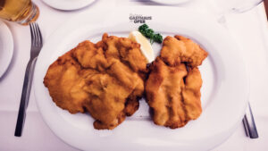 Artfully prepared Wiener Schnitzel presentation at Plachuttas Gasthaus zur Oper.