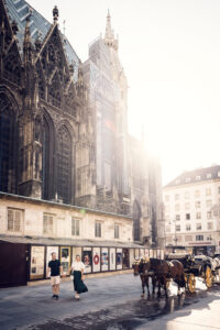 A romantic portrait of Adriana and Mario, the imposing St. Stephen´s Cathedral framing the perfect moment.