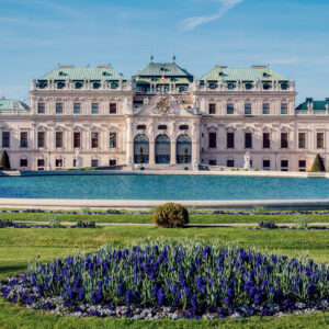 Façade ensoleillée du Belvédère supérieur.