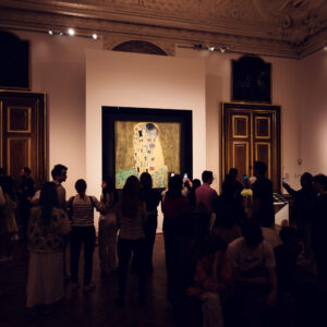 Il Bacio di Gustav Klimt, esposto in permanenza al Palazzo del Belvedere.