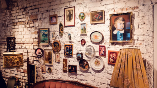 The collection of old-fashioned decor creates a cozy, nostalgic atmosphere, like a grandmother’s living room.