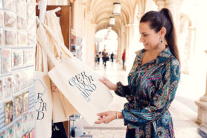 Charming souvenir shop at the Vienna State Opera, offering musical memorabilia and opera-themed gifts.