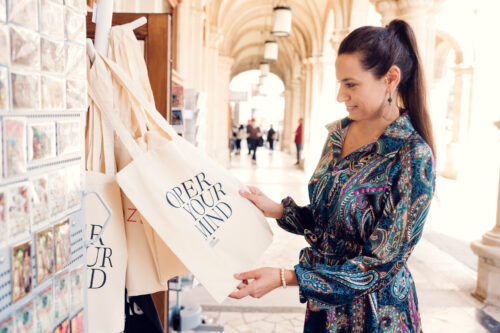 Charming souvenir shop at the Vienna State Opera, offering musical memorabilia and opera-themed gifts.