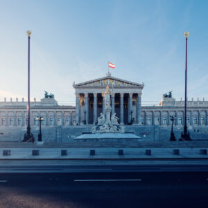 Lo storico edificio del Parlamento austriaco, simbolo della democrazia a Vienna.