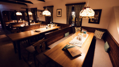 Elegant interior design of Heuriger Mayer am Pfarrplatz, providing a warm and welcoming atmosphere for guests.