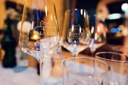 Elegant wine presentation at Heuriger Mayer am Pfarrplatz, showcasing the best of local vineyards.