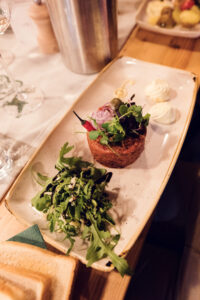 Savory beef tartar at Heuriger Mayer am Pfarrplatz, beautifully presented for a classic dining experience.