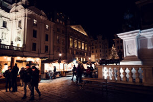 The Christmas market am Hof Hof features festive stalls with crafts, treats, and seasonal delights, creating a magical holiday atmosphere.