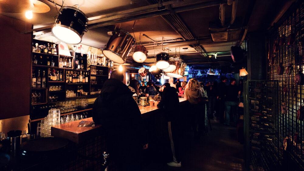 Vibrant atmosphere at Der Dachboden rooftop bar, offering panoramic views of Vienna.