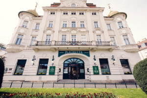 Prestigious facade of Plachutta Stammhaus Hietzing featuring classic Viennese architecture and elegant signage.