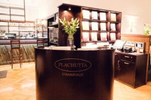 Professional reception area at Plachutta Stammhaus Hietzing featuring traditional wooden desk and refined hospitality elements.