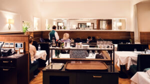 Elegant dining room at Plachutta Stammhaus Hietzing.