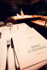 Warm and inviting dining room at Figlmüller Bäckerstrasse, perfect for enjoying authentic cuisine.