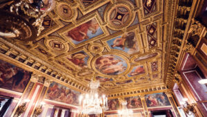 Richly decorated interior of Gerstner K. u. K. Hofzuckerbäcker, enhancing the café's historic charm.