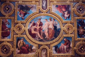 Opulent interior of Gerstner K. u. K. Hofzuckerbäcker, capturing the essence of Viennese grandeur.