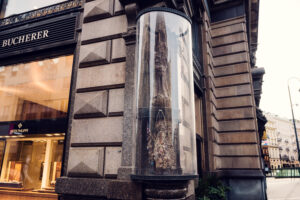 Historic Stock im Eisen at the corner of Kärntner Straße, a mysterious tree trunk filled with medieval nails.