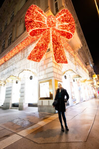 Trendy photo spot at the oversized tie, ideal for urban lifestyle shots.