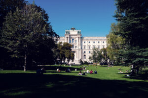Ideal picnic spot in Burggarten, surrounded by nature and tranquility.