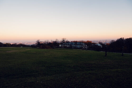 Inviting picnic area at Am Himmel, ideal for family gatherings and leisurely afternoons.