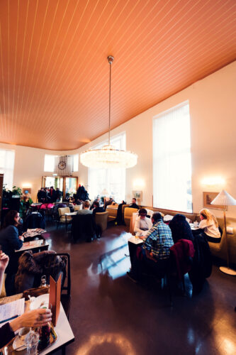 Mid-century elegance at Café Prückel, where 1950s design meets timeless Viennese coffee culture.