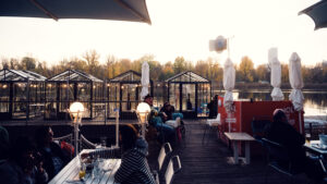 Relaxed afternoon mood on Das Bootshaus deck.