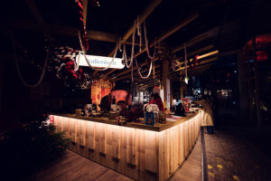 Dynamic open kitchen scene at Gleis//Garten.