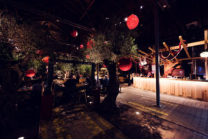 Exposed brick walls and industrial beams at Gleis//Garten.
