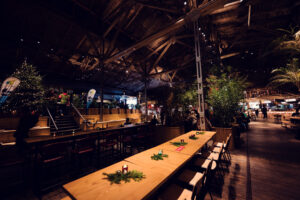 Cozy dining nooks within restored railway arches, featuring vintage furniture and atmospheric lighting at Gleis//Garten.