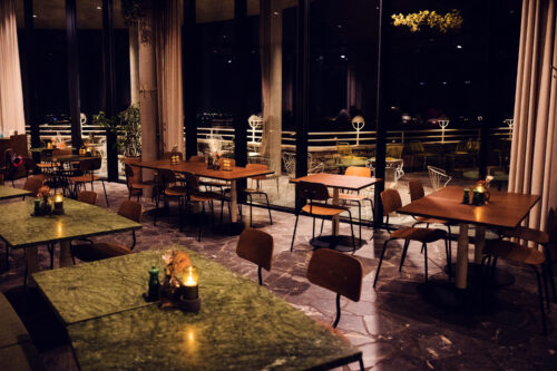 Cozy window seating at Rondell Café, where every table offers a perfect frame for Vienna's landscape.