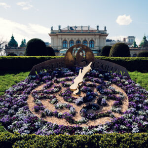 Stadtpark's famous flower clock in seasonal bloom.