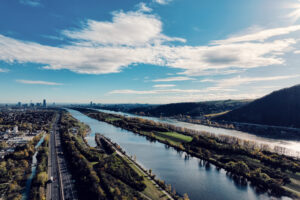 Donauinsel Vienna artificial island overview showing 21-kilometer recreational area between Danube River and New Danube waterway.
