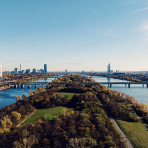 Vista aerea della Donauinsel e del Danubio a Vienna.