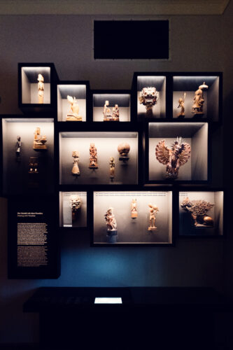 Captivating 'Dealing with Paradise' exhibition at Weltmuseum Vienna.