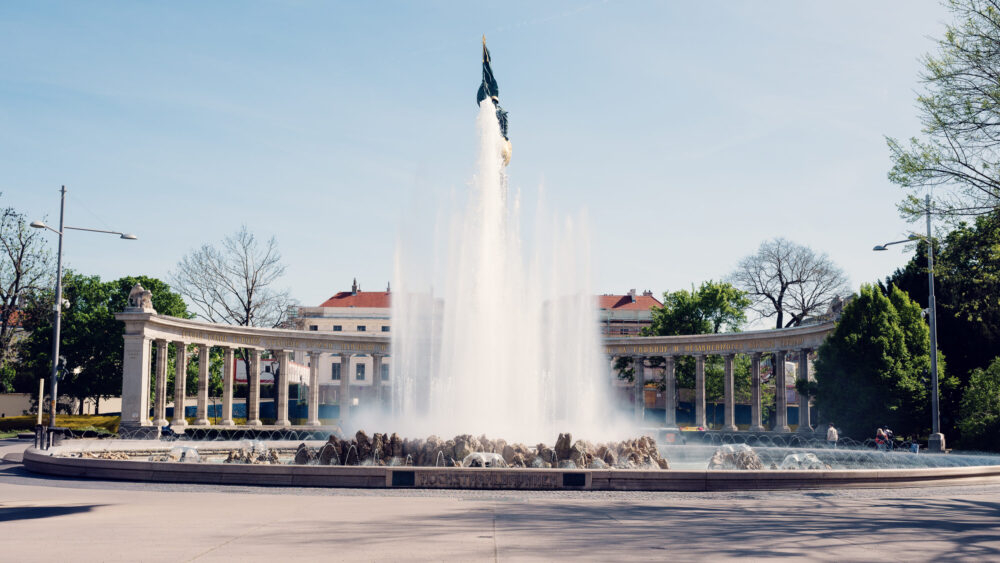 Hochstrahlbrunnen (High Jet Fountain) at Schwarzenbergplatz Vienna.