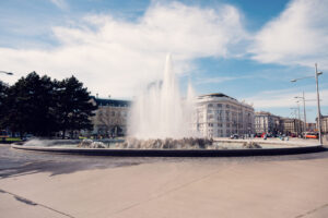 The historic Hochstrahlbrunnen (High Jet Fountain) at Schwarzenbergplatz Vienna during daytime, featuring its characteristic circular basin and multiple water jets.