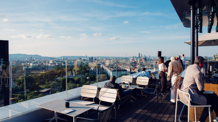 Aurora Rooftop Bar - 3