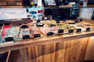 Diverse food options at Gleis//Garten Vienna including BBQ, sushi, pizza, Latin food, Thai curries, and ramen from the 9 different food vendors.