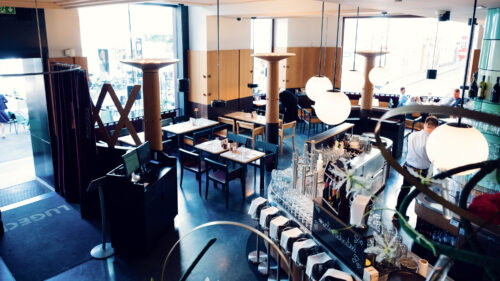 Traditional dining room at Lugeck Figlmüller, classic Austrian interior with wooden furniture and cozy restaurant atmosphere.