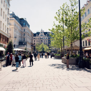 Piazza Neuer Markt a Vienna, circondata da facciate barocche ed edifici storici.